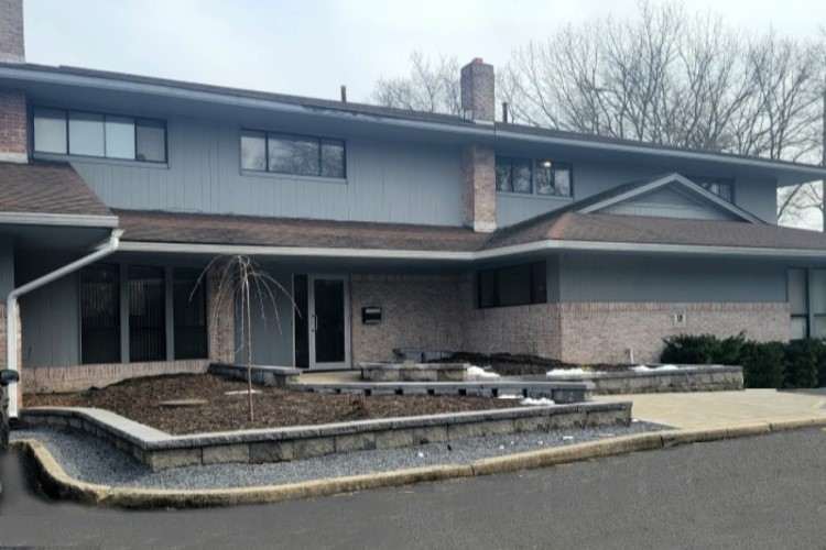 Disc Centers of America - Commack East Office for Spinal Decompression Therapy Picture of the Disc Centers of America location in Commack providing Spinal Decompression Therapy in Suffolk County, NY