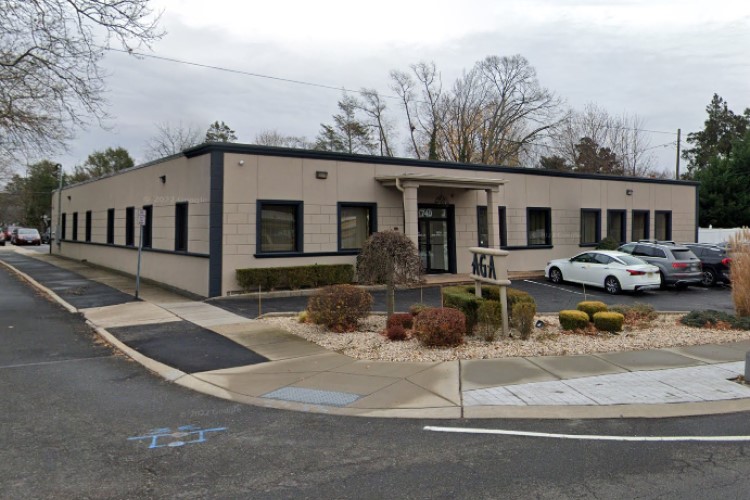 Suffolk Physical Therapy & Chiropractic located at 535 Broadhollow Rd
